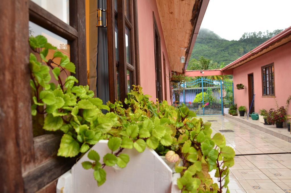 Pousada Vila Paolino Hotel Sao Pedro da Serra  Exterior photo